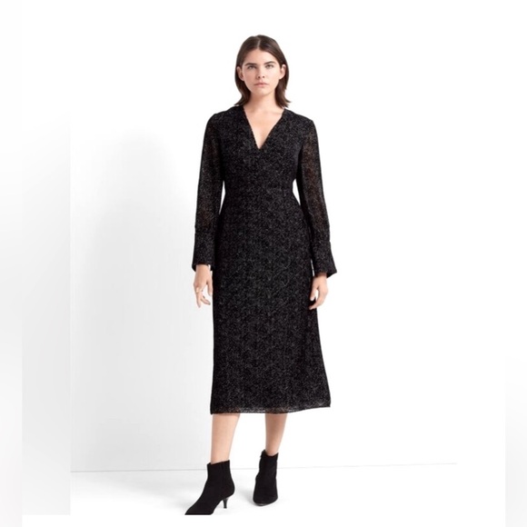 Club Monaco Dresses & Skirts - Club Monaco Velvet / Silk Midi Dress Size 0
